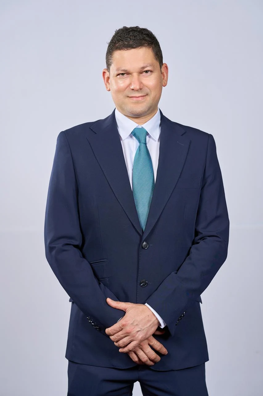 Dr. José Luis Ríos Pérez, cirujano coloproctólogo que realiza evaluación para colonoscopia en Ciudad de Panamá